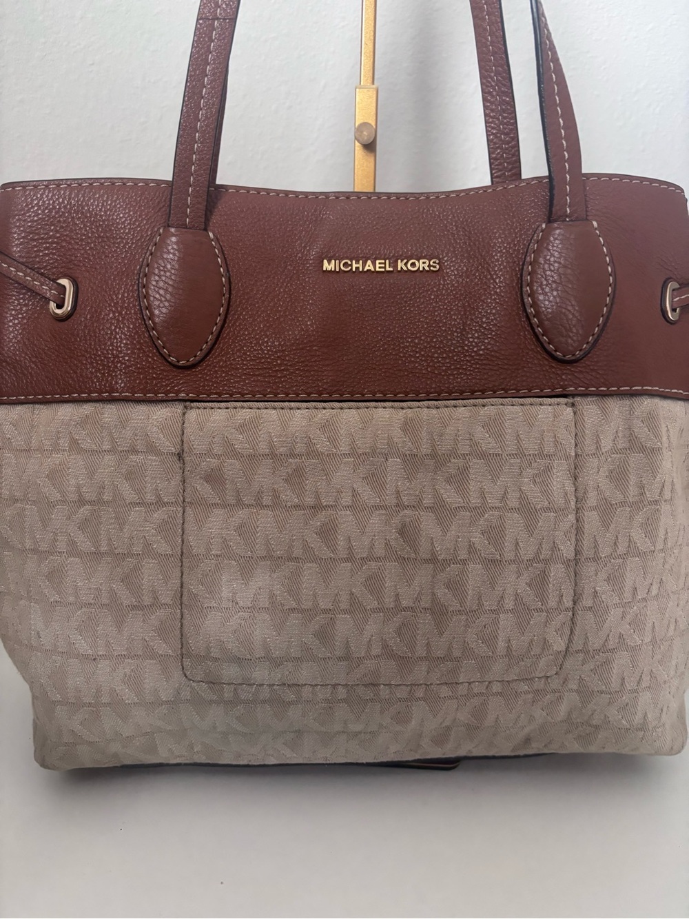 Michael Kors Signatire Marina Large Drawstring Brown & Cream Tote Bag - Picture 5 of 14